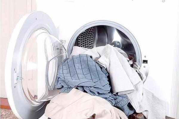 初一可以洗衣服么 初一可以洗衣服么