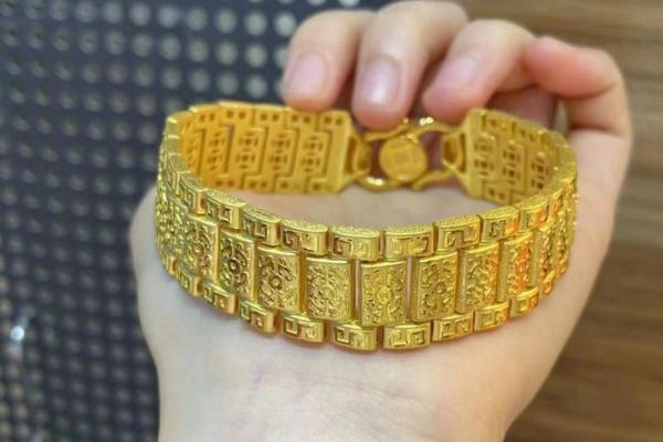 哪个星座适合穿黄金手链男