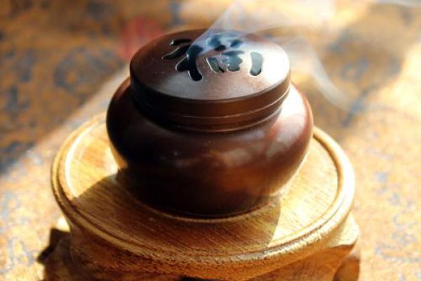 八字压香炉底：如何挑选合适的香味达到最佳祛病效果？