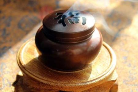 八字压香炉底：如何挑选合适的香味达到最佳祛病效果？
