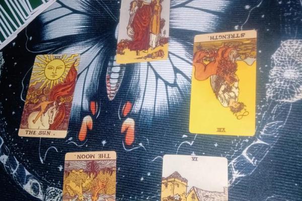 塔罗测试:春节期间桃花运如何? 塔罗测试:春节期间桃花运如何?