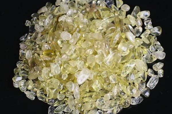 水晶风水_水晶碎石原石放家里好吗