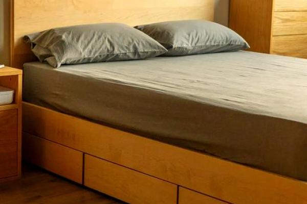 卧室里带有抽屉的床风水好不好