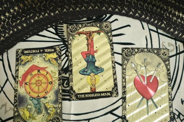 塔罗测试：下个月是你命运的转折点吗？