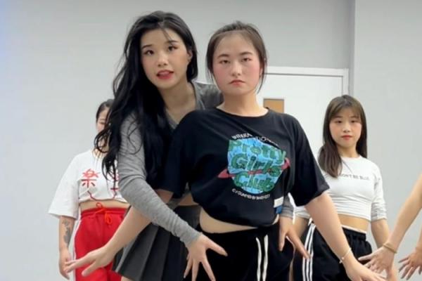 小八字舞蹈 小八字舞蹈