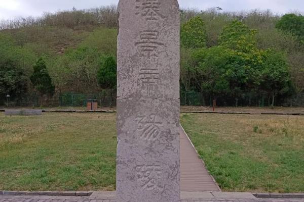 阳陵风水，有罗盘石的景帝墓地