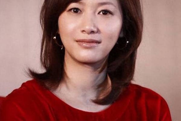 徐静蕾八字济缘详解，揭秘其性格特点与情感婚姻！