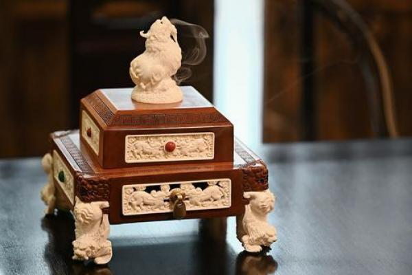 八字压香炉底,让香气环绕四方! 八字压香炉底,让香气环绕四方!