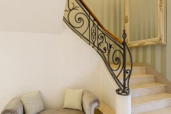 沙发靠楼梯风水 沙发靠楼梯风水