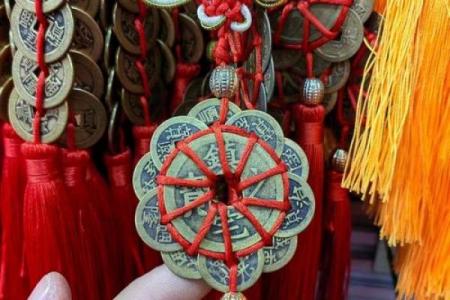 风水十帝钱的正确挂法及使用方法挂大门内好不好