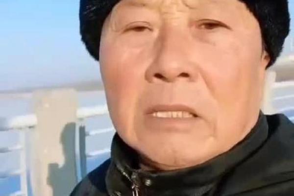 搞笑神回复：心理医生：你不够大度。算命先生：你有帝王之相。