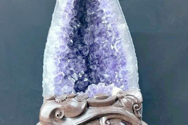 水晶会吸走人的灵气是真的吗风水观点 水晶会吸走人的灵气是真的吗风水观点