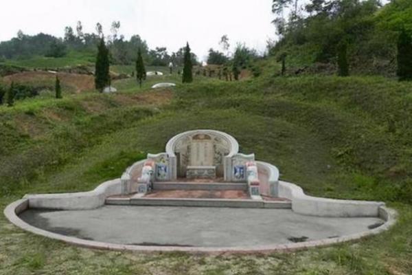 风水师:坟墓前最怕放什么东西 风水师:坟墓前最怕放什么东西