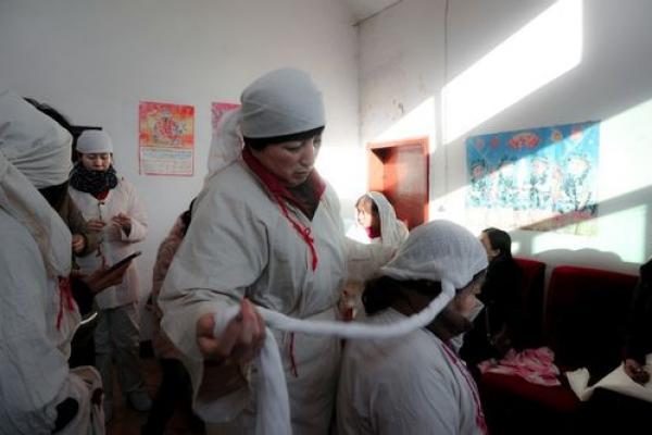 八字带孝服怎么破解,算八字戴孝