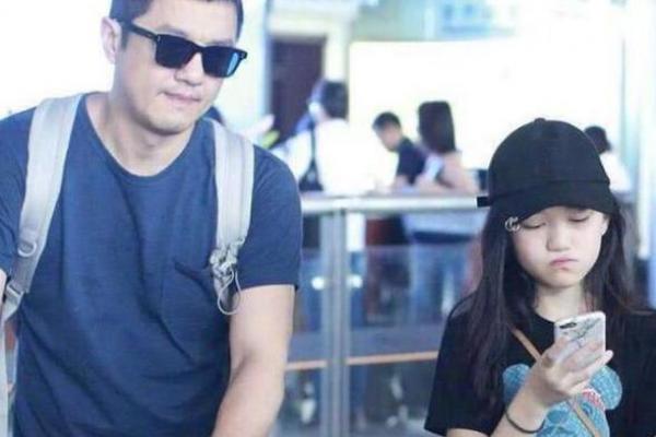 济源算命：昆凌为何与继母不和？