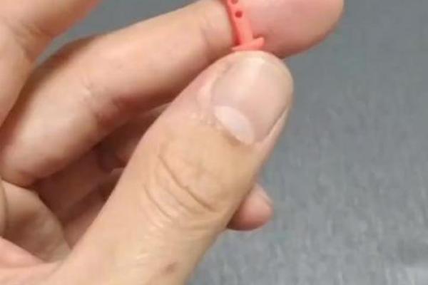 八字套皮筋绑法 八字套皮筋绑法