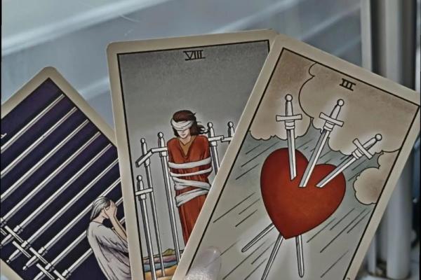 塔罗牌测试：你多久会收到表白？